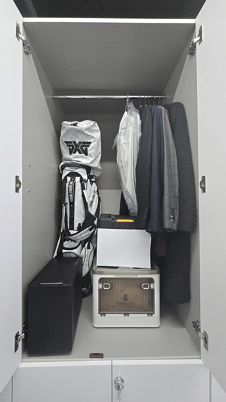 S3 유닛(80×70×100cm)에 같은 물건을 넣고 A4 용지와 함께 촬영한 예시